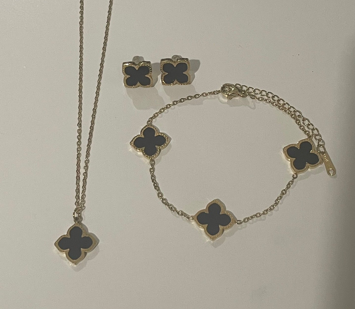 Mona Set