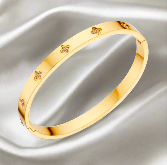 Nia Bangle
