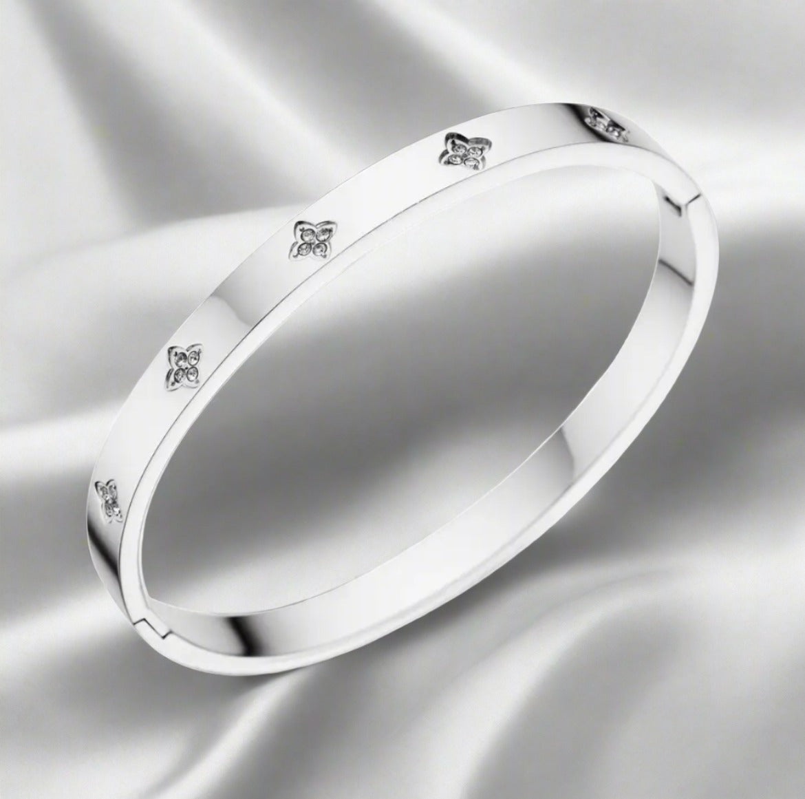 Nia Bangle